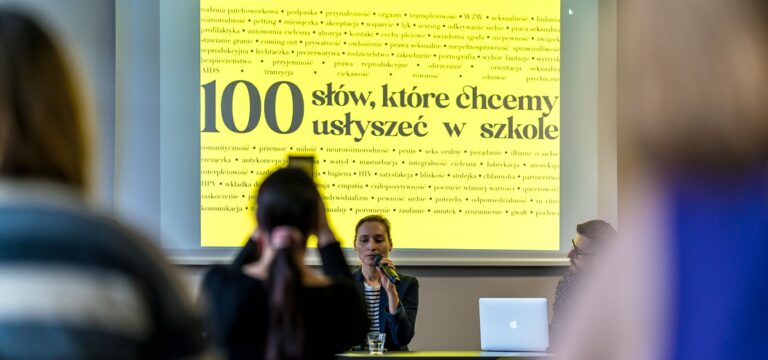 Read more about the article Antykoncepcja, masturbacja, aborcja – słowa, których nie usłyszysz w polskiej szkole